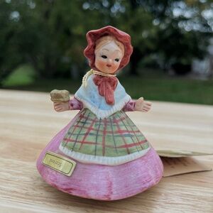Josef Original Scotland Little International Bisque Figurine W Booklet